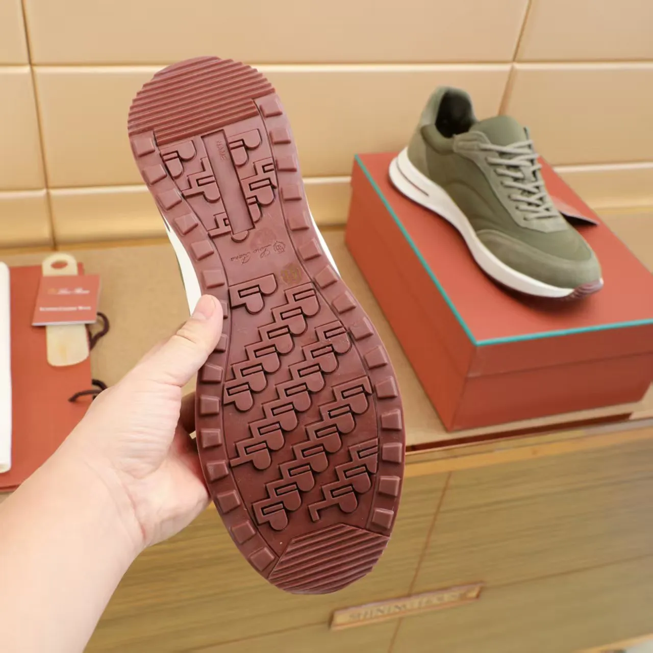 Factory price: 460💰Loro Piana niche classic jogging shoes, men's lace-up casual shoes and sneakers, high-quality lightweight and comfortable fabrics, suitable for outdoor leisure, the color scheme is young and energetic, and it looks great with sportswear or casual suits! Size: 38-44 (45. Customized)